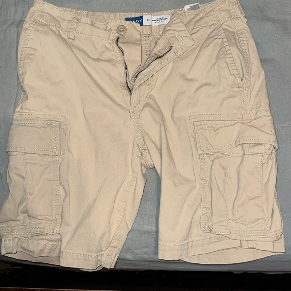 OLD NAVY KHAKI CARGO SHORTS. SIZE 32. WORN FOR SCHOOL SHORTS.